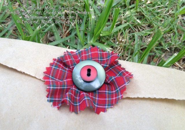 Christmas Gift Wrap Ideas - Brown Paper Bag and Buttons, paper bag, buttons, fabric, easy, decoration, wrapping